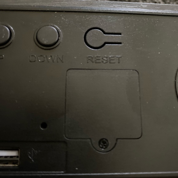 wireless charger with charger digital time and temperature fits all phone models - Picture 6 of 9